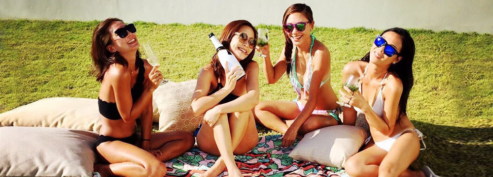 陈小春娇妻应采儿穿比基尼与姐妹聚会