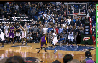 5秒,湖人队落后2分,现场球迷高喊