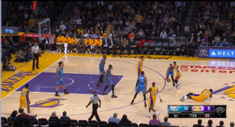 战斧扣 杂耍急停 左手挑篮 威少虐菜玩high了|gif