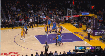 战斧扣 杂耍急停 左手挑篮 威少虐菜玩high了|gif