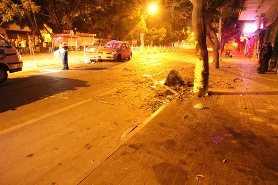 <em>江门女</em>司机酒驾撞大树 致4人伤亡 - 新奇军