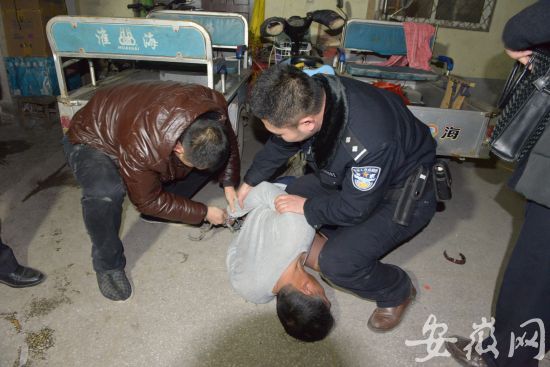 "亳州碎尸案"嫌疑人指认现场