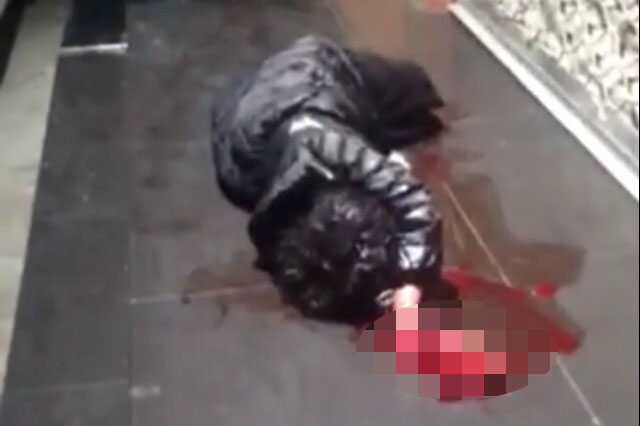 据@敲打的风 消息,柳市兴达路一男连捅一女的几刀,现场枚多血.