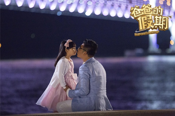 爸爸王岳伦回应冯小刚炮轰:今年拍的是故事片