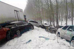 哈大高速20车连环相撞现场