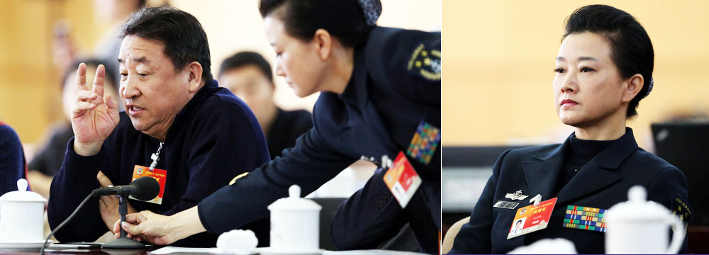 明星委员参加政协文艺界别小组会议 宋祖英为姜昆递话筒