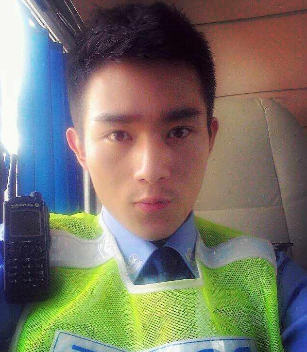 最帅的图片_成都22岁最帅交警去世生前帅气阳光