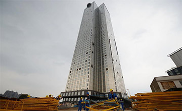 	
国内一57层高楼12天建成：可抗9级地震 内部曝光

