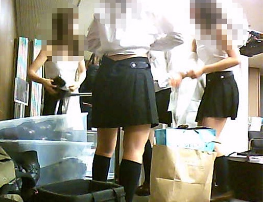AKB48陷“偷拍门”：换衫如厕大尺度画面疑遭外泄(图)