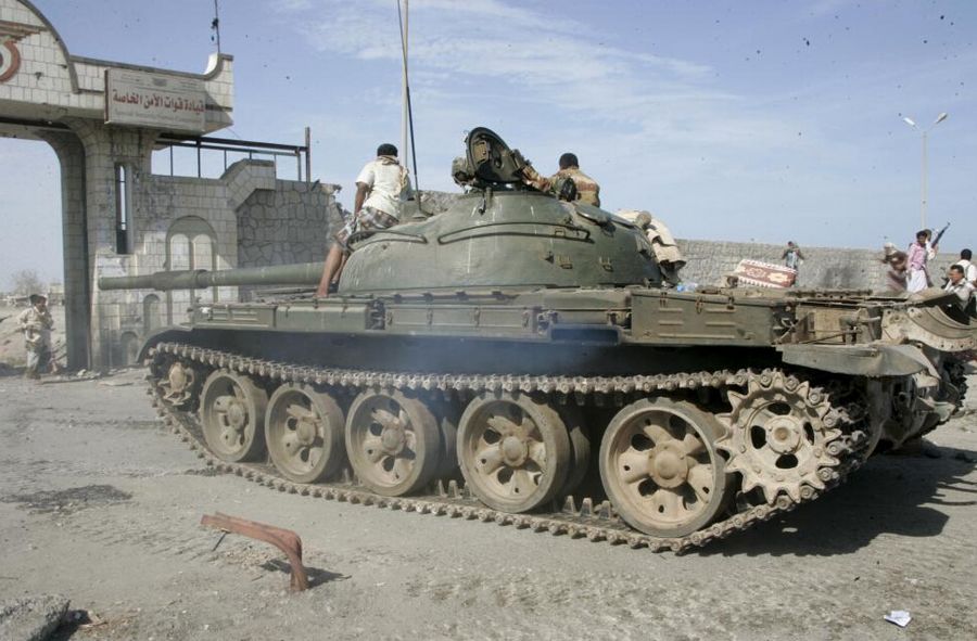 也门胡塞武装逼近亚丁 中国造69式坦克坚守前