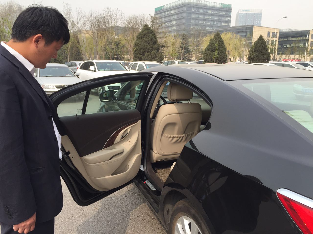 神州专车成为第五届中国价值地产年会指定用车_凤凰财经