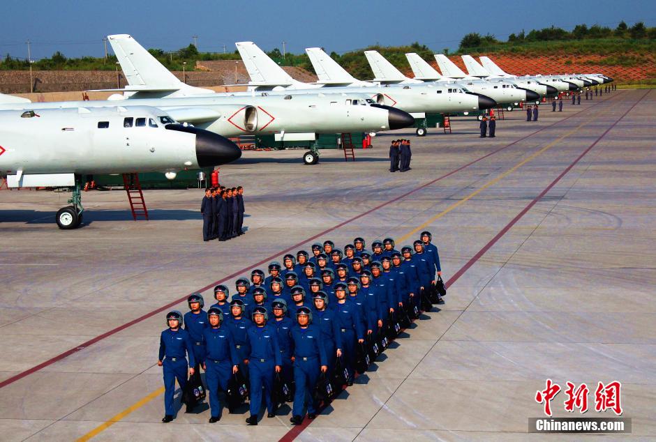 中国空军首次组织航空兵赴西太平洋开展远海训练,提升空军部队远海