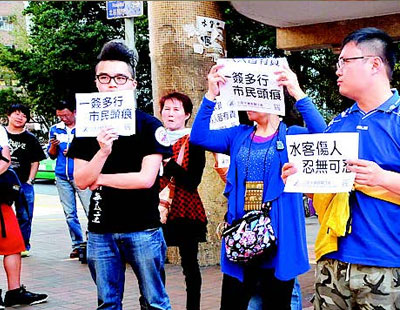 实拍：香港反水货客示威 口罩青年叫嚣自己不是中国人