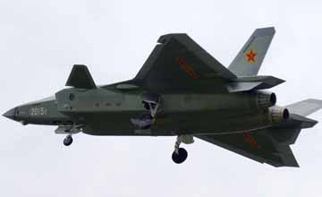 开春燕归来：中国最新2015号歼-20迎风试飞