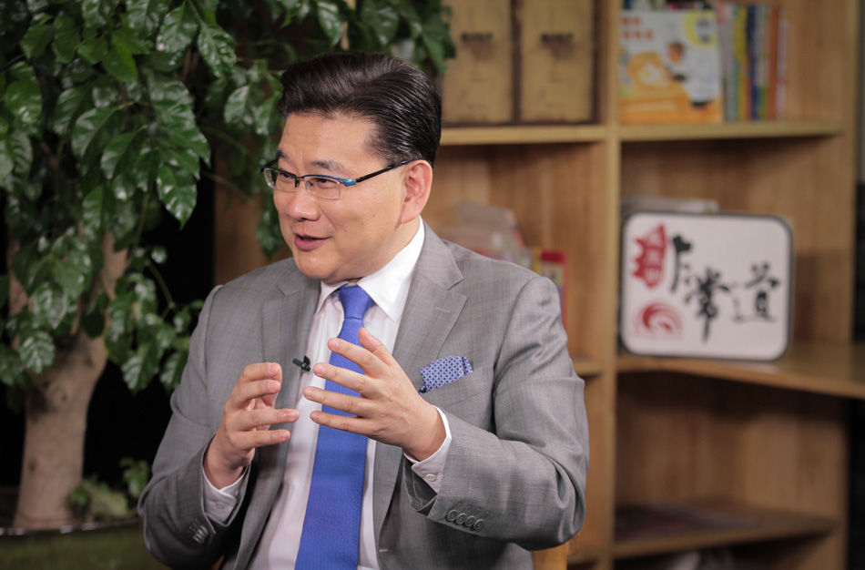 沪上名嘴曹可凡做客《非常道》 话民国家族风云史_娱乐频道_凤凰网