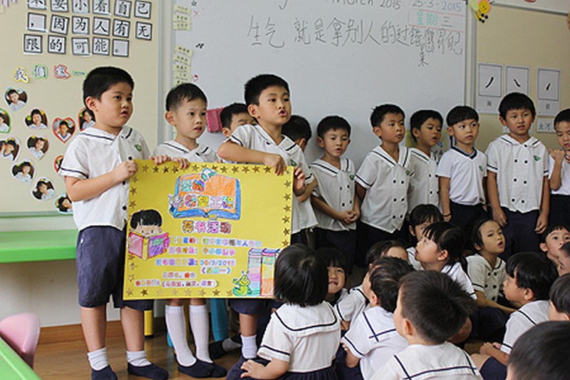 马来西亚新山慈济幼儿园的小朋友在老师的带领下将前往爱心之家孤儿院关怀,并捐赠童书给院内小朋友,送上祝福。关怀活动前,幼儿园小朋友进行童书募集活动。日期:2015/03/26地点:马来西亚柔佛州(Johor)新山(Johor Bahru)士姑来(Skudai)新山慈济幼儿园摄影者:林雪淇