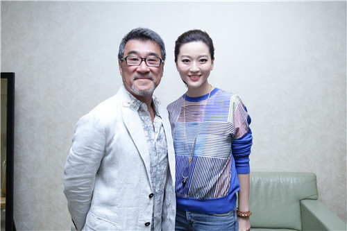 蔡淳佳再应成龙邀请献唱演出会 爆签新东家将