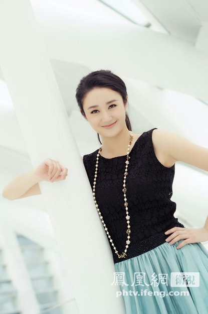 凤凰卫视主持人田桐美拍
