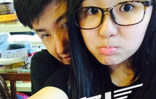 “金龟子”女儿和男友自拍