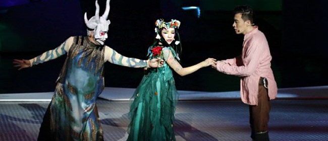 《鸟巢-吸引》(水立方版)上演 3D裸眼魅力之色魔篇