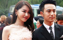  传媒大学播音系毕业典礼走红毯