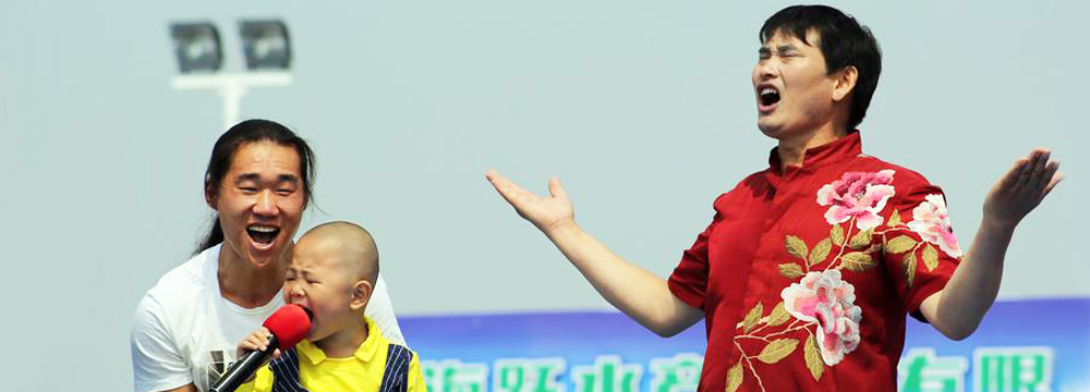   一周图片精选：“大衣哥”录节目与嘉宾一同高歌  