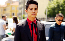  马天宇亮相男装周 “一日三秀”  