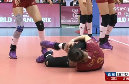 <em>中国女排</em>3-0横扫获四连胜 20岁小将意外受伤|图