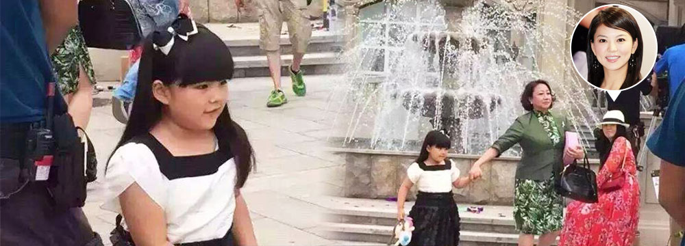    Angela香港拍戏：获工作人员吹电扇显大牌 李湘红裙端坐一旁   