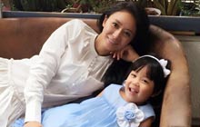 “塞娅公主”与女儿拍写真