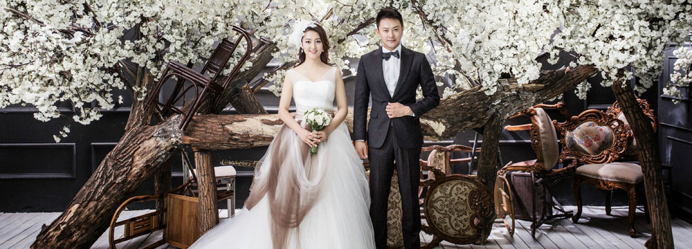 印小天浪漫婚纱照曝光 新娘高挑漂亮