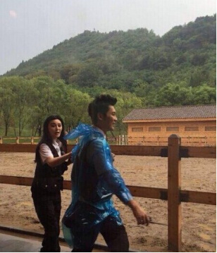 范冰冰李晨合体录节目 牵手上演浪漫偶像剧情