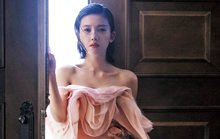 杨子姗优雅秀香肩