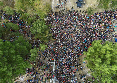 非法移民冲击边界一幕