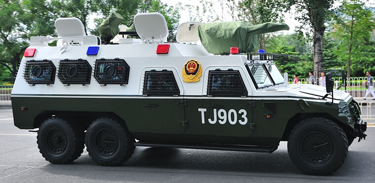 警用版猛士轻型装甲车:增强特警反恐维稳能力的警用重装甲战车