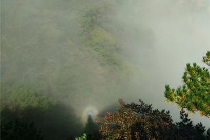 <em>黄山出现双佛光</em>图片_<em>黄山出现双佛光</em>_社会热