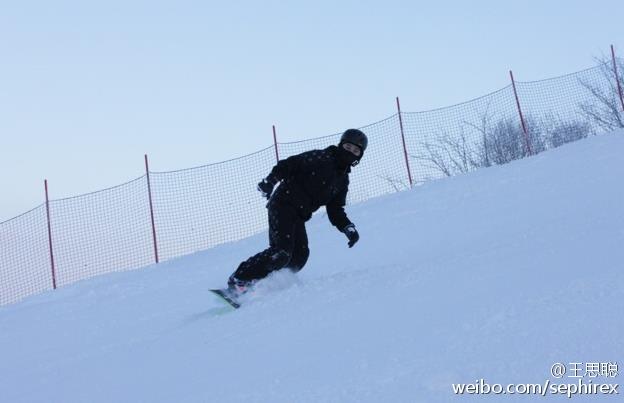 王思聪滑雪照