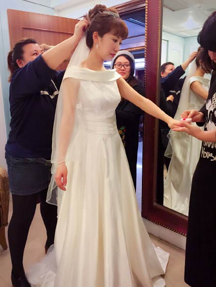 “阔太”李念再穿婚纱:这次新郎颜值比较高(图)