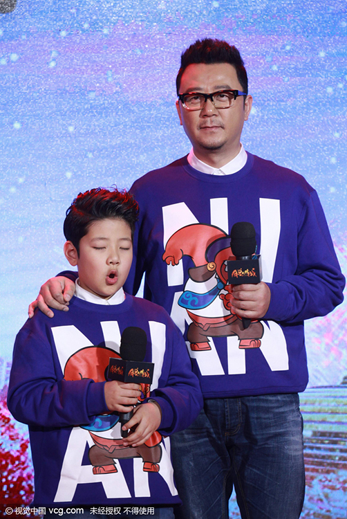 郭涛电影发布会石头老犯困 懒理亲爹耳提面捏