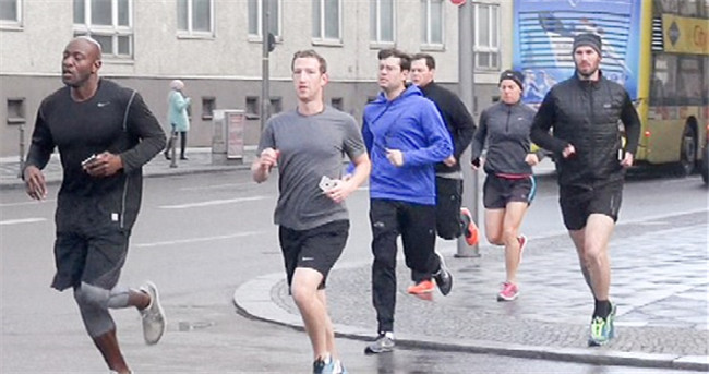 	
扎克伯格遭ISIS威胁后首次晨跑 围满保镖





