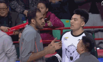 恩怨翻篇 在很多中国球迷的印象中,哈达迪容易带着情绪打球,本赛季他