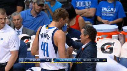 风云  但好在小牛队还有另外一条大腿,也是他们的队魂——诺维茨基