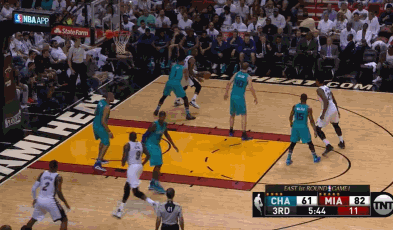 招牌后仰戏耍黄蜂高塔韦德一战连创2里程碑图