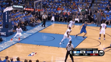 在上一场20投只有7中,只得19分之后,今天,杜兰特轰下了33分,外加7个