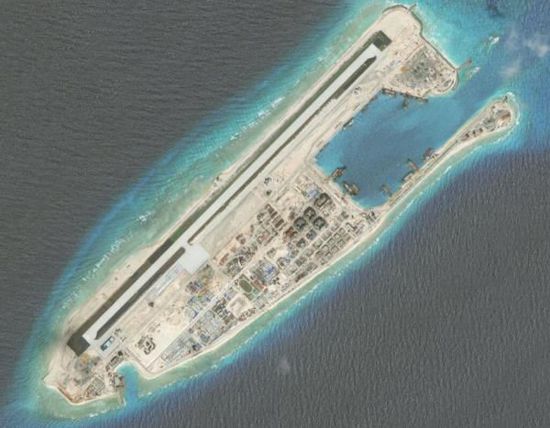 中国建成南海“岛礁空港” 可起降大型运输机(图)