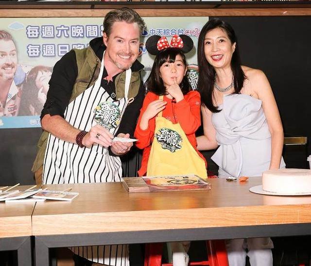 夏克立不担心夏天桃花多 大方教导女儿性知识