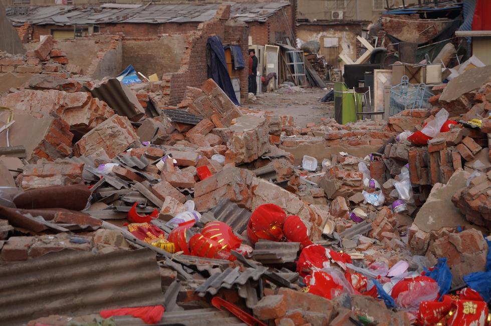 郑州又现强拆：旧货市场遭殃商户货物被埋(图)4