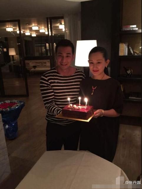 返回首页 分享 [1/4] 3月10日是演员张丹露的生日,当晚,张丹露在微博