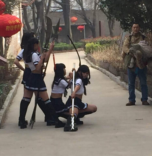 日式校服秀出大粗腿？Sunshine新图有毒[5]- 中国日报网