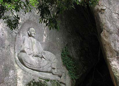 猛虎挪地给高僧修行 老和尚入定四月不吃喝|高